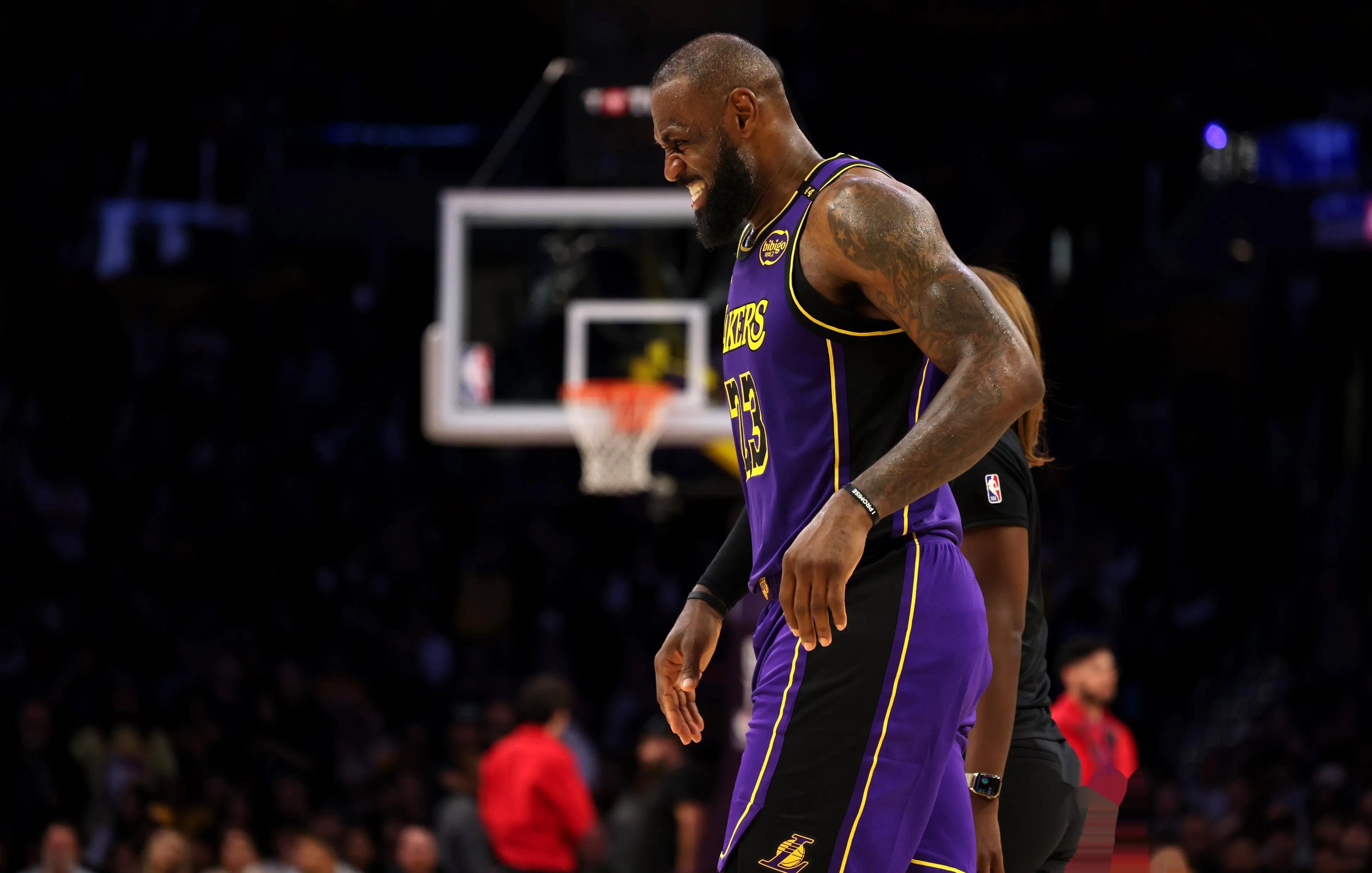 姆巴佩速度突破 防线全面告急（姆巴佩闪电突进 后防线告急）