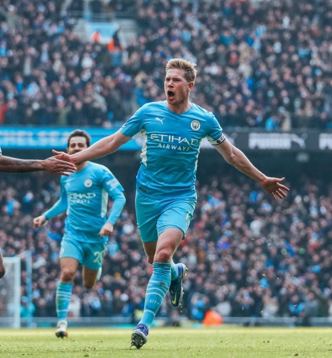 西甲：巴萨客胜扩大领先，皇马主场爆冷输球，VAR再度抢戏（西甲综述：巴萨客场取胜扩大优势，皇马主场冷负，VAR成为焦点）