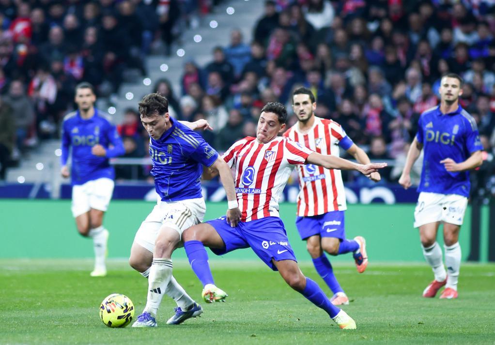 第21圈，诺里斯连过安东内利、塞恩斯、斯特罗尔、劳森，直接上到第4。（第21圈，诺里斯连超安东内利、塞恩斯、斯特罗尔与劳森，一举升至第4位）