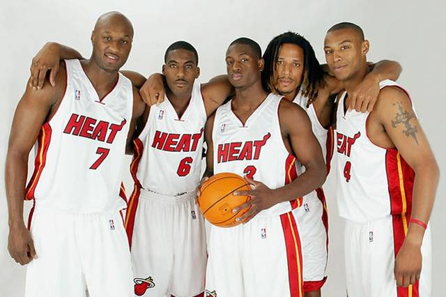 德转评年度最佳右边锋：杜埃、奥利塞、萨拉赫、亚马尔入围（德转年度最佳右边锋候选出炉：萨拉赫、奥利塞、杜埃、亚马尔上榜）