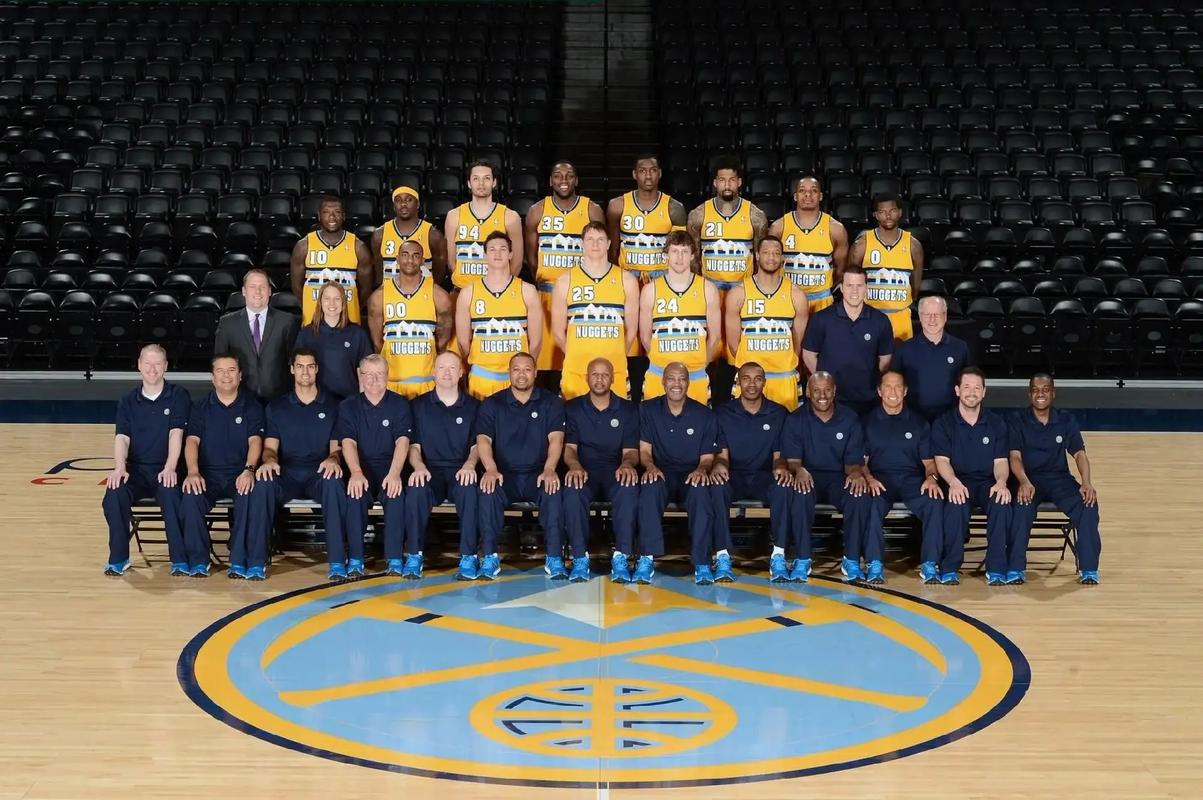 卡拉格：球迷们高喊斯洛特令人动容，在获胜后我真心为他开心（卡拉格：球迷为斯洛特的呼声令人动容，赢球后我由衷替他高兴）