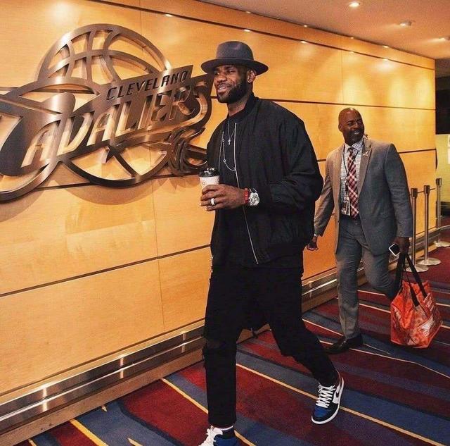 罗体：米兰vs拉齐奥VAR将被停哨；主裁未判点球正确但解释有误（罗体：米兰战拉齐奥涉事VAR或被停哨；主裁不判点球判定正确但解释不当）