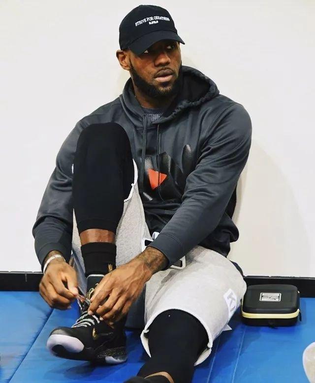 哈兰德造三球单骑救主震撼全场（哈兰德连造三球，力挽狂澜引爆全场）